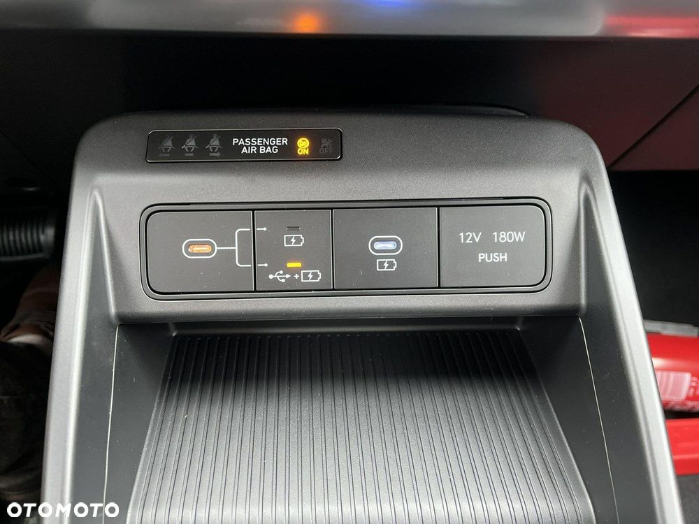 Hyundai Kona 64kWh Executive - 28