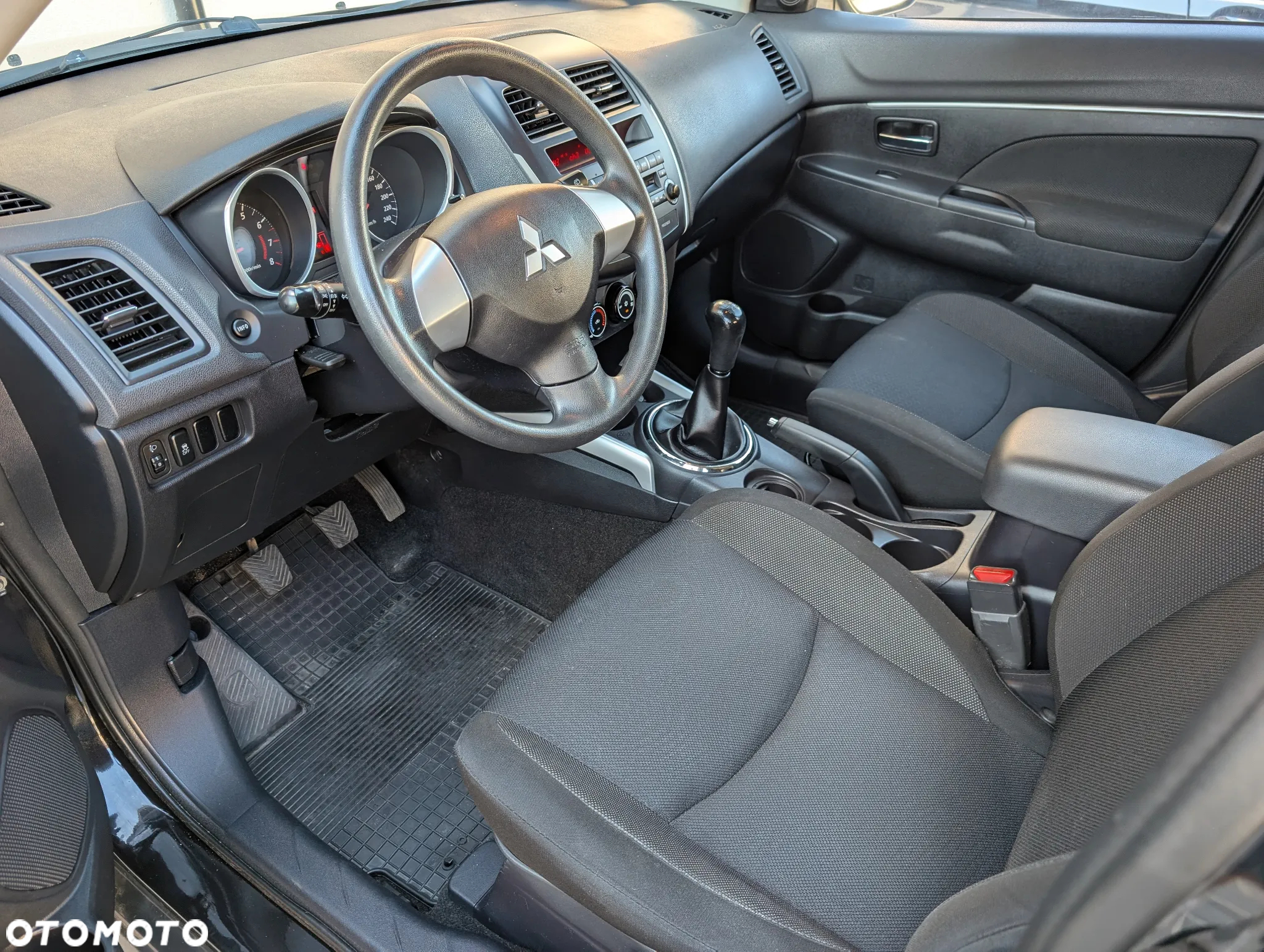 Mitsubishi ASX 1.6 Inform - 17
