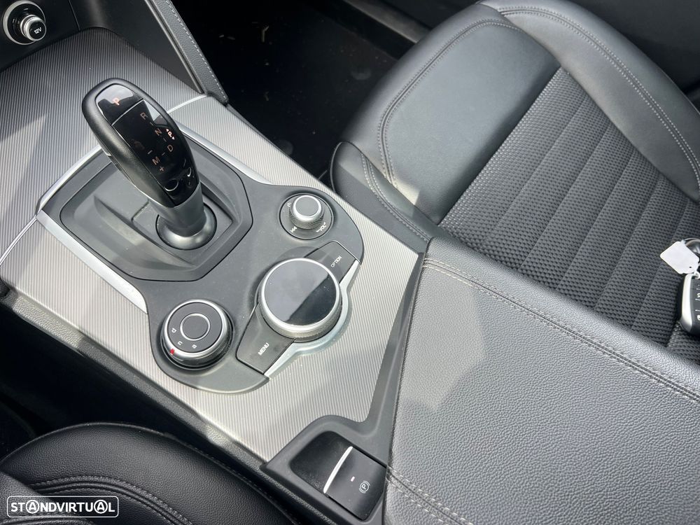 Alfa Romeo Stelvio 2.2 D Super AT8 - 14