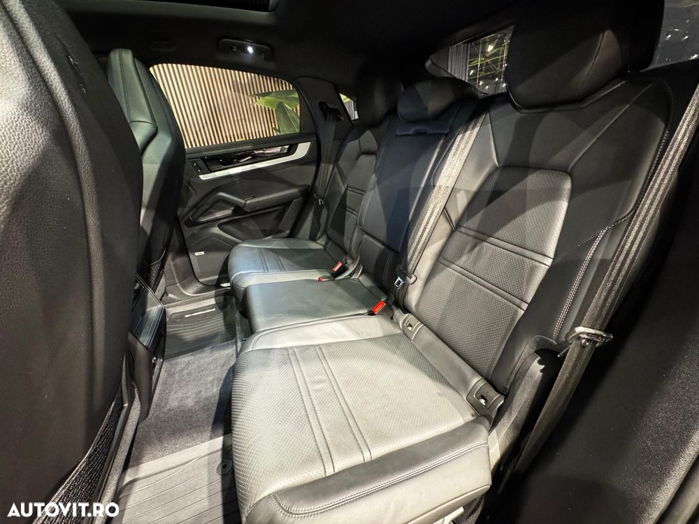 Porsche Cayenne Coupe E-Hybrid - 13