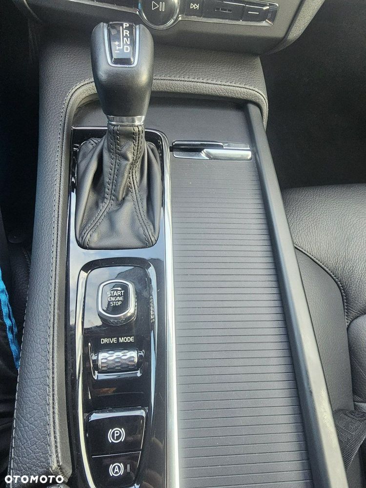 Volvo V90 D4 Momentum Pro - 35