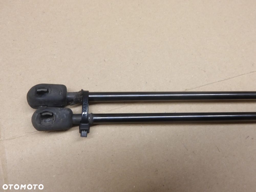 OPEL CORSA C 3D 1.0B SIŁOWNIKI KLAPY BAGAŻNIKA - 2