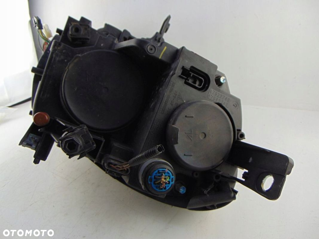 LAMPA REFLEKTOR PRAWY PRZÓD XENON ALFA ROMEO GIULIETTA (10-20) UK - 2