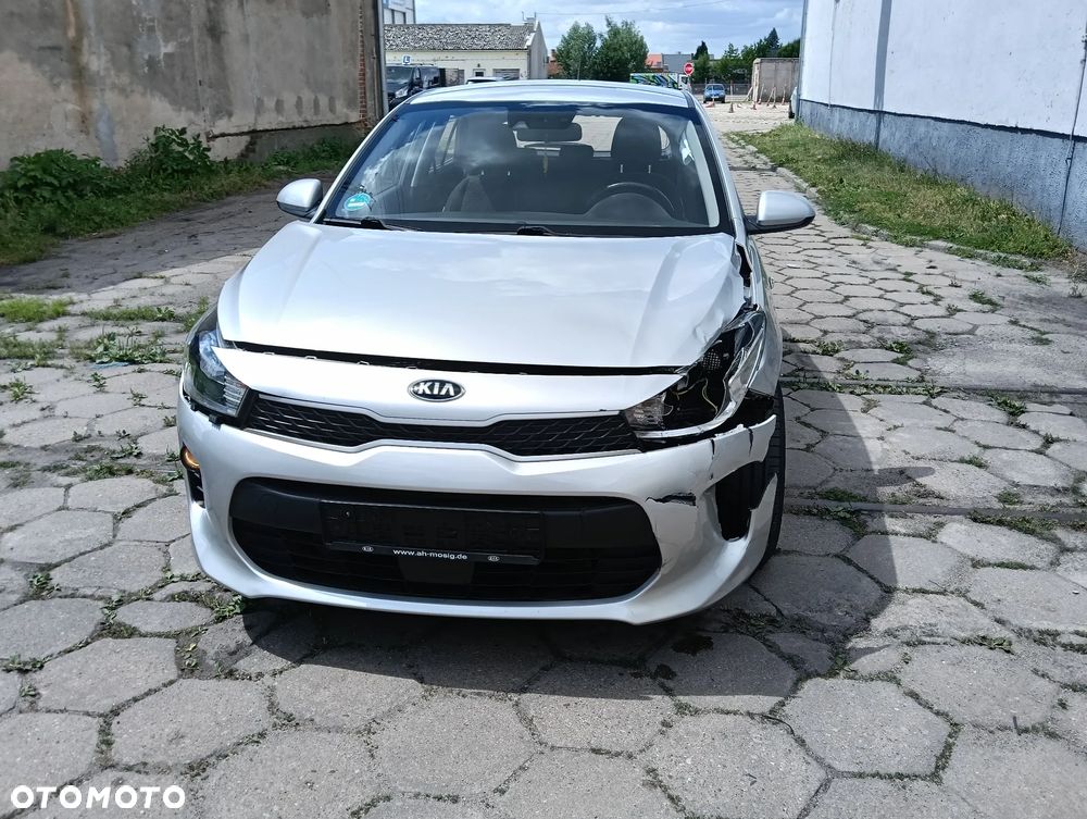 Kia Rio 1.2 L - 3