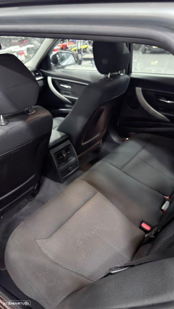 BMW 320 d Luxury Line - 9
