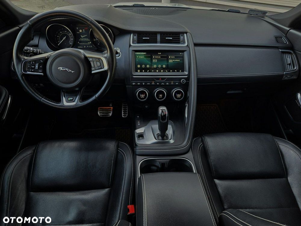 Jaguar E-Pace - 32