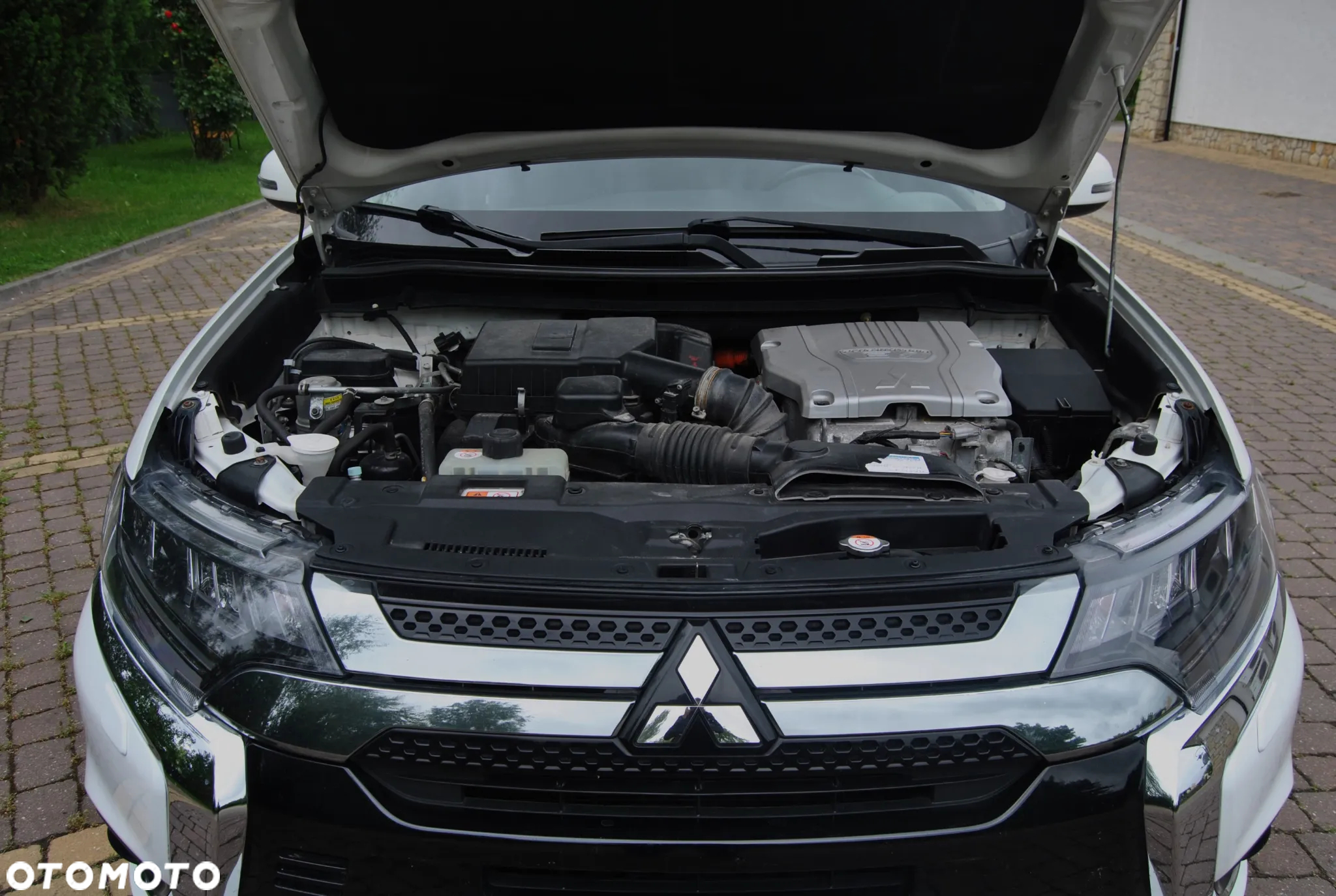 Mitsubishi Outlander 2.0 4WD Plug-In Hybrid Top - 14