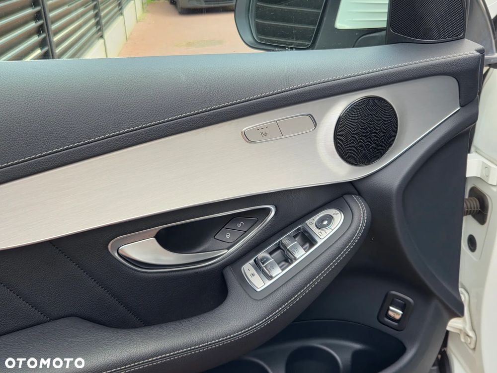 Mercedes-Benz GLC 250 4Matic 9G-TRONIC AMG Line - 25