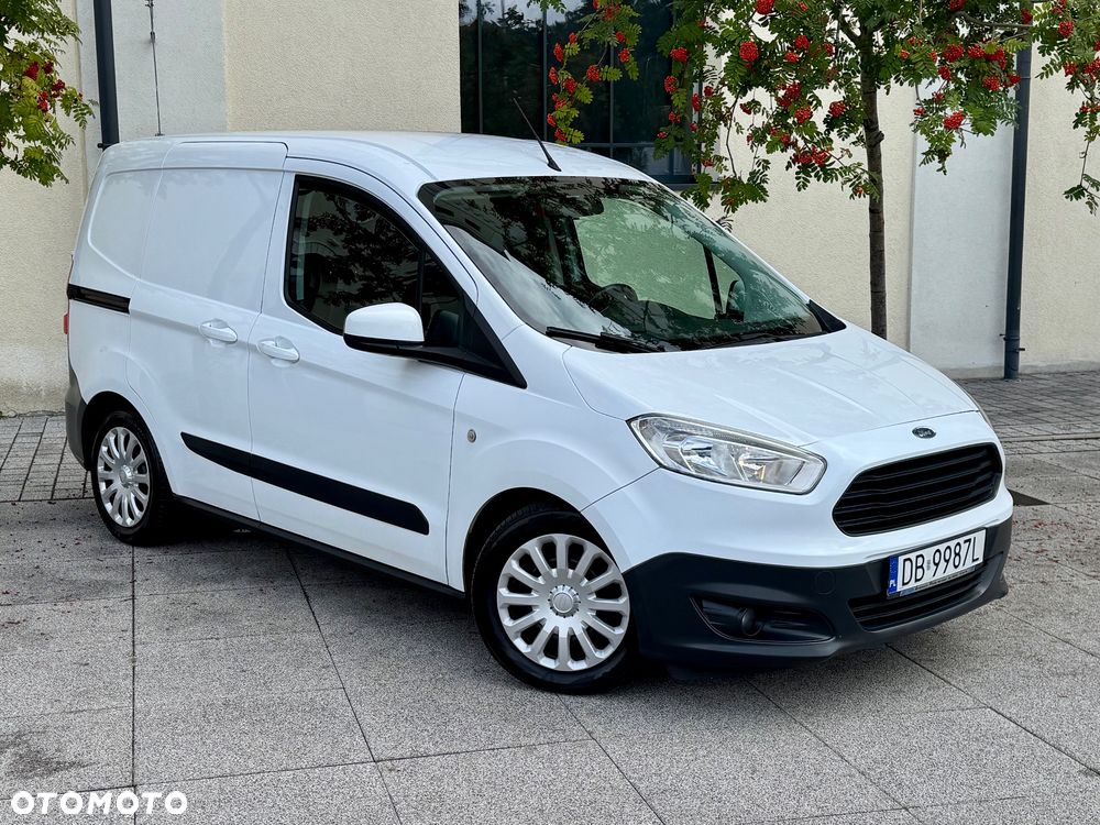 Ford Transit Courier - 23