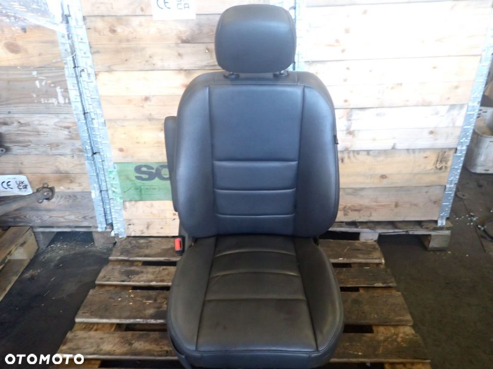 FOTEL PASAŻERA CHRYSLER GRAND VOYAGER V 2.8 - 1