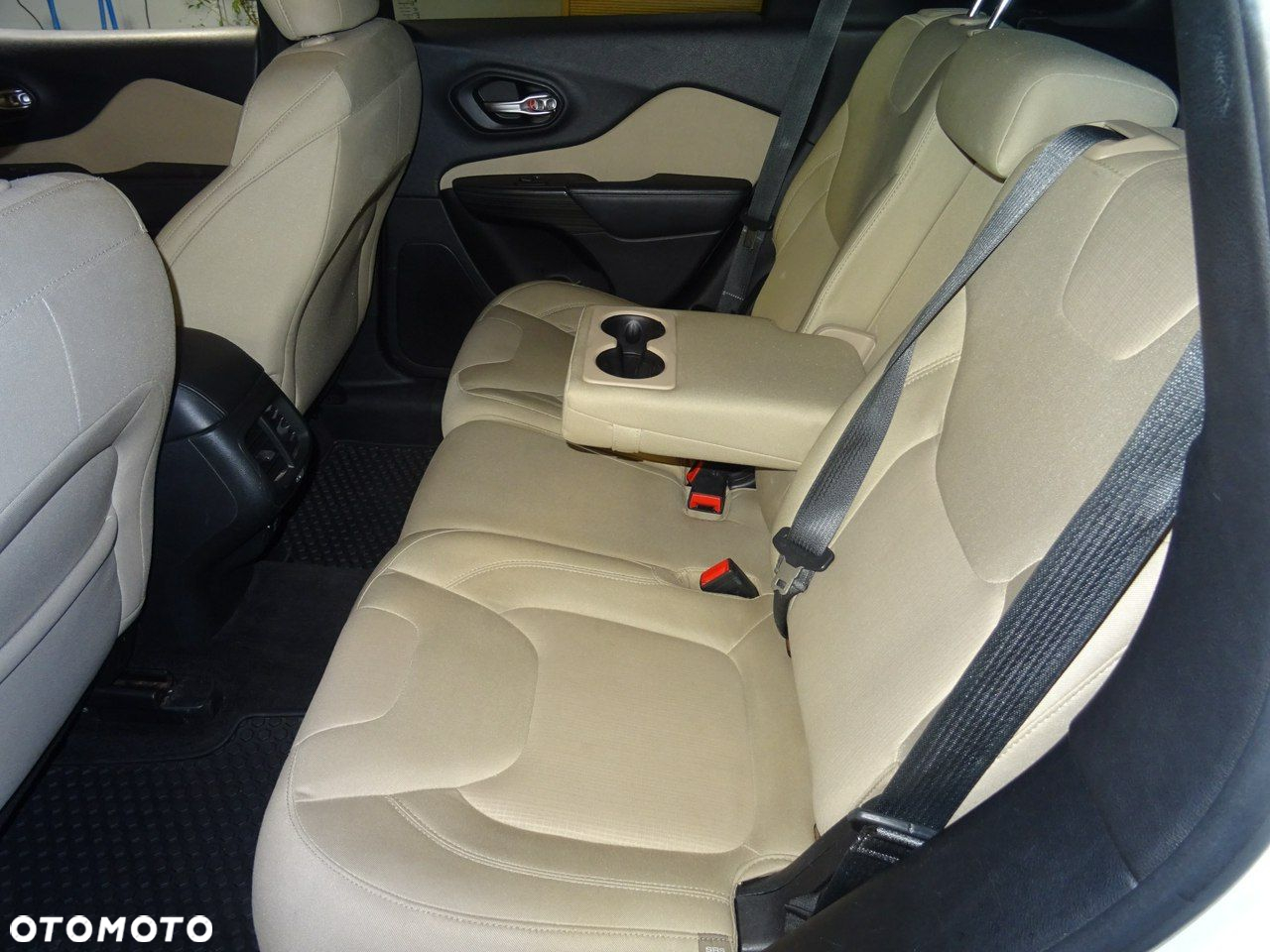 Jeep Cherokee - 12