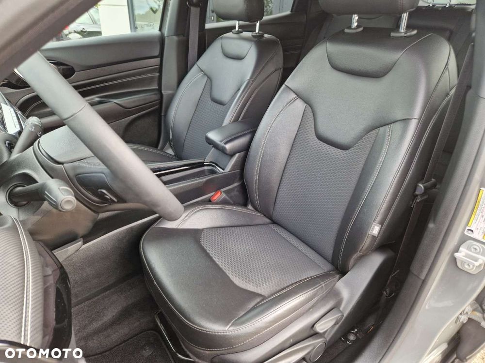 Jeep Compass - 12