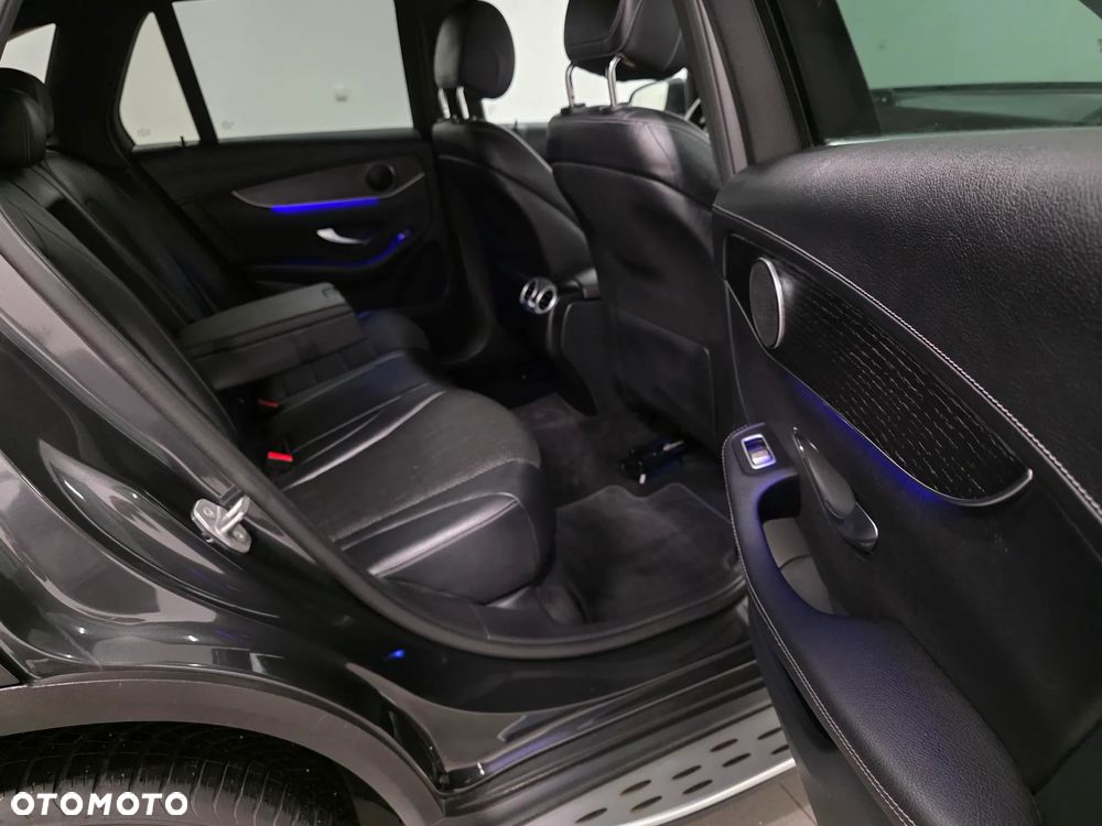Mercedes-Benz GLC 300 de 4Matic 9G-TRONIC AMG Line Plus - 32