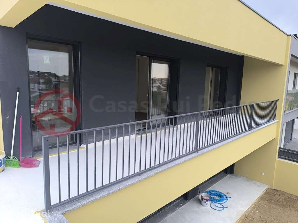 Moradia T4 Isolada, de dois pisos, com Piscina e Garagem - Grande imagem: 3/31