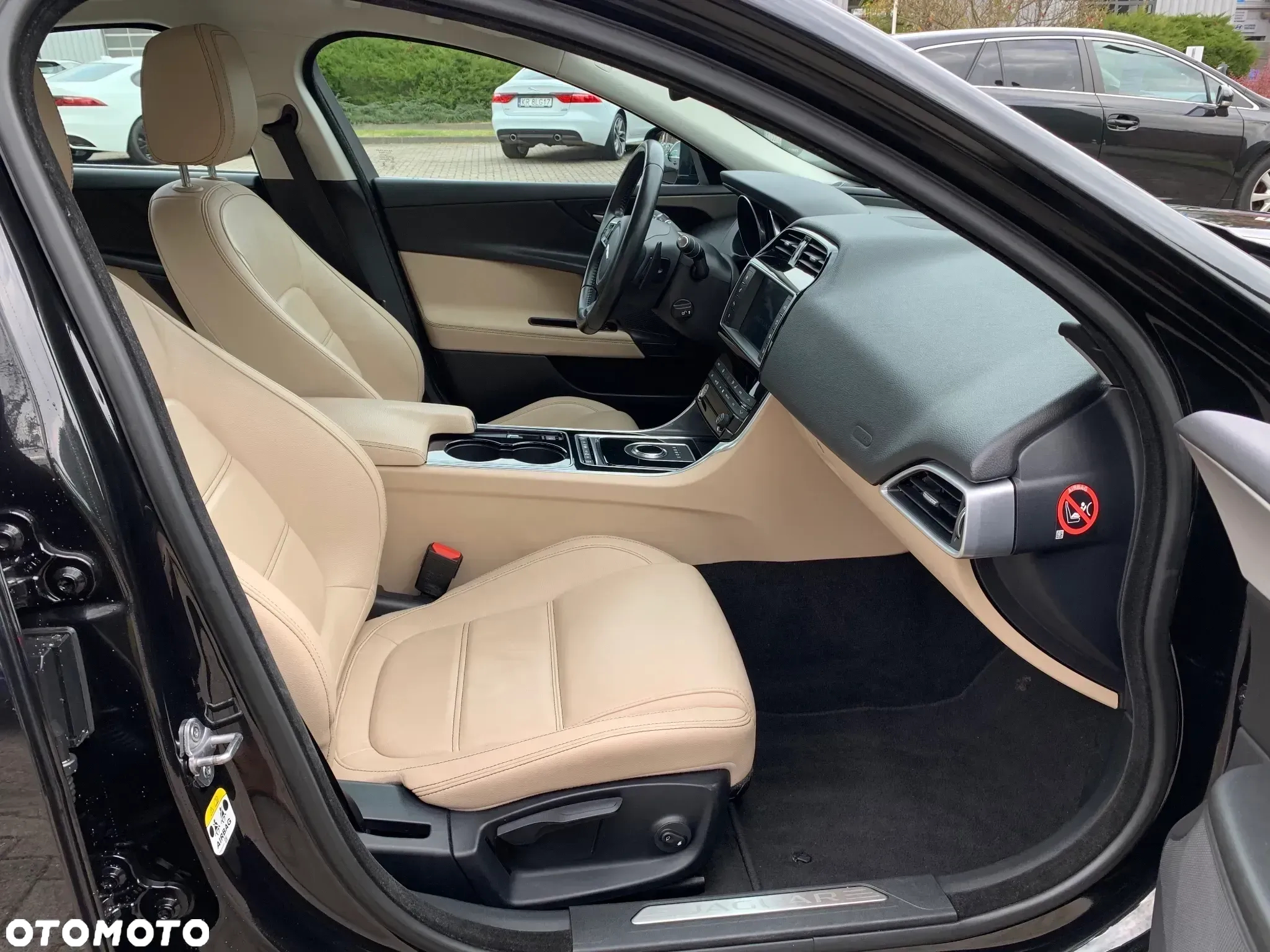 Jaguar XE 2.0 D Prestige - 13