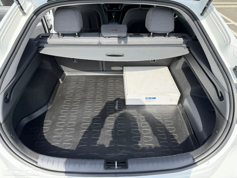 Hyundai Ioniq 1.6 GDI PHEV Tech - 17
