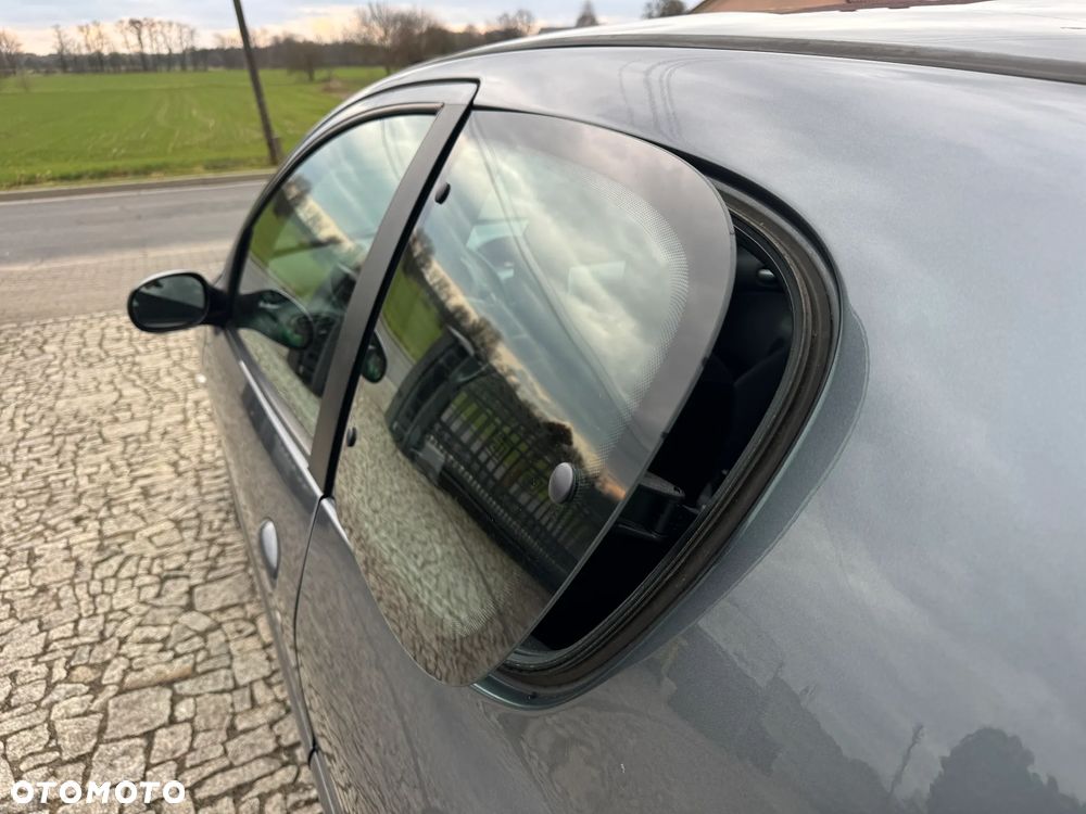 Peugeot 206 75 JBL - 11