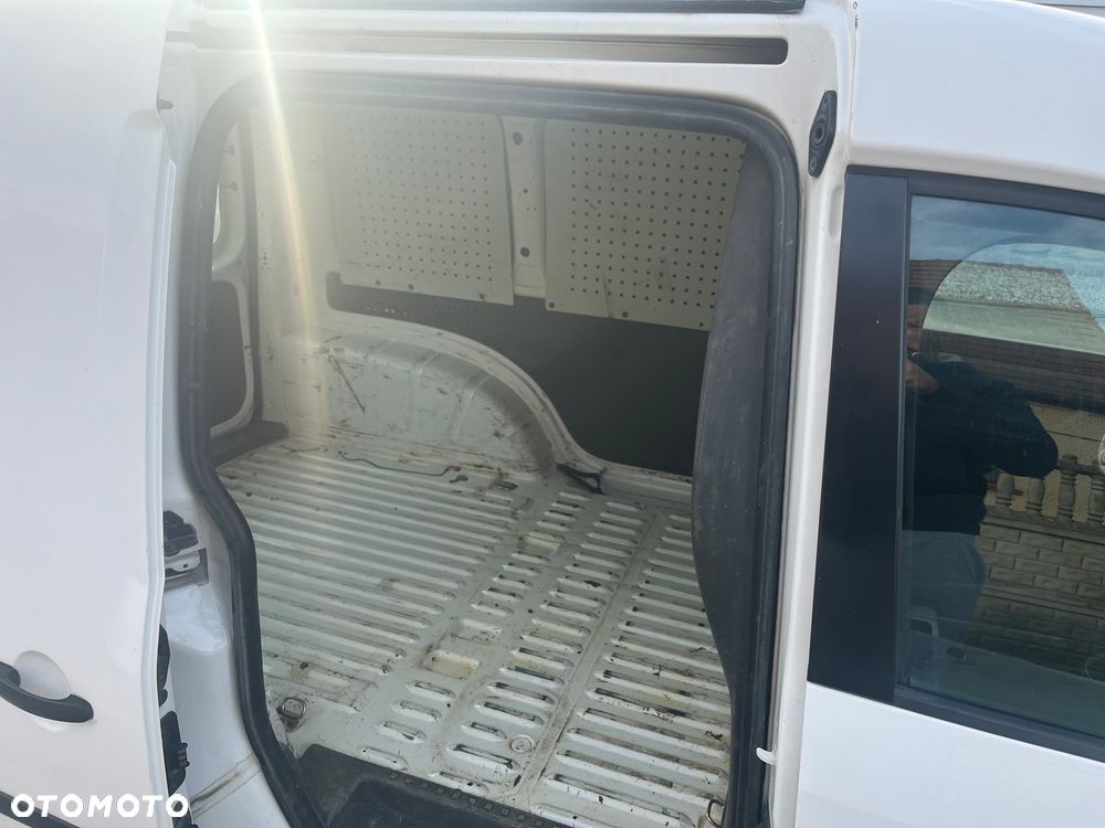 Volkswagen Caddy - 10
