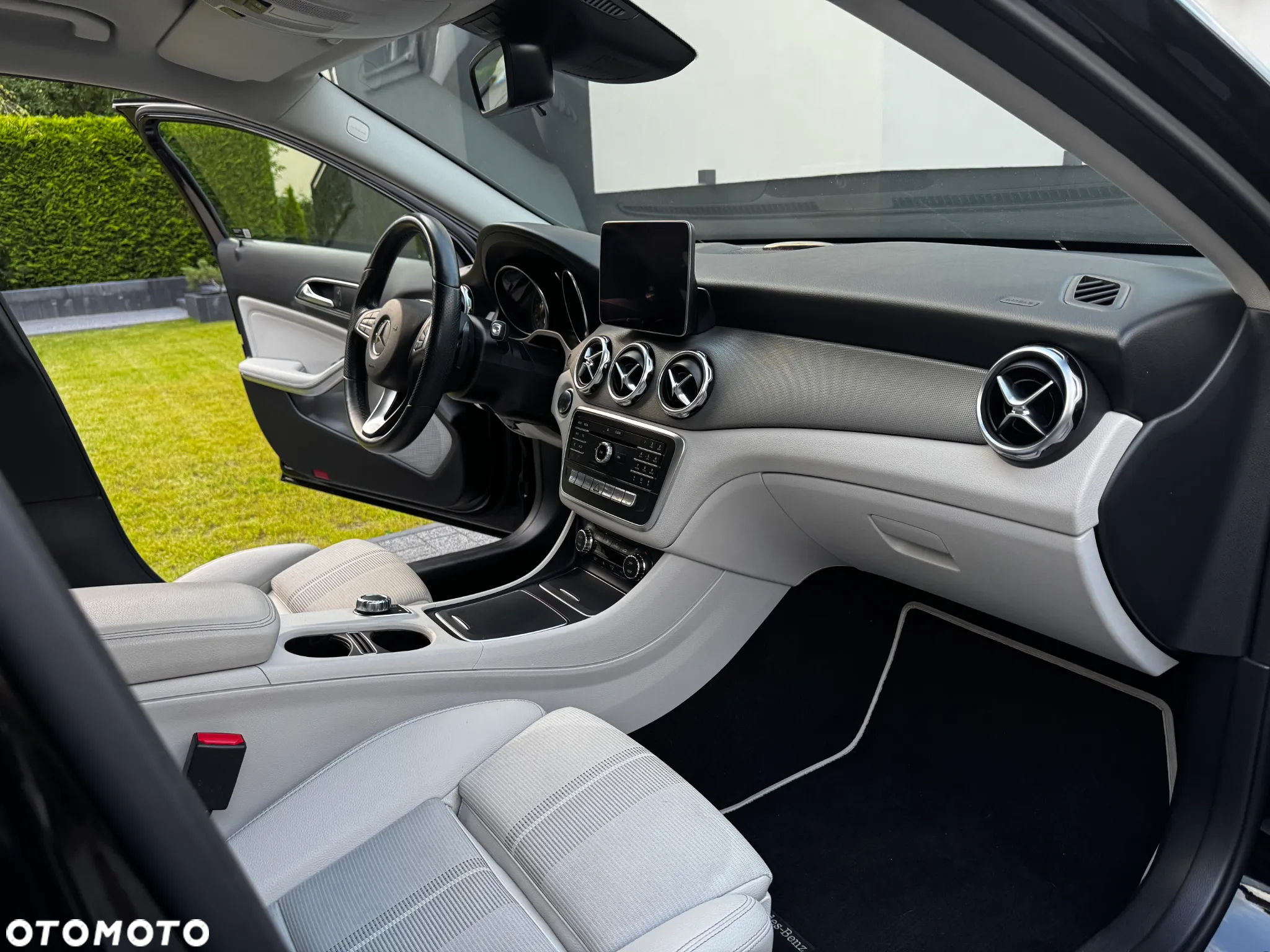 Mercedes-Benz GLA 200 7G-DCT - 13