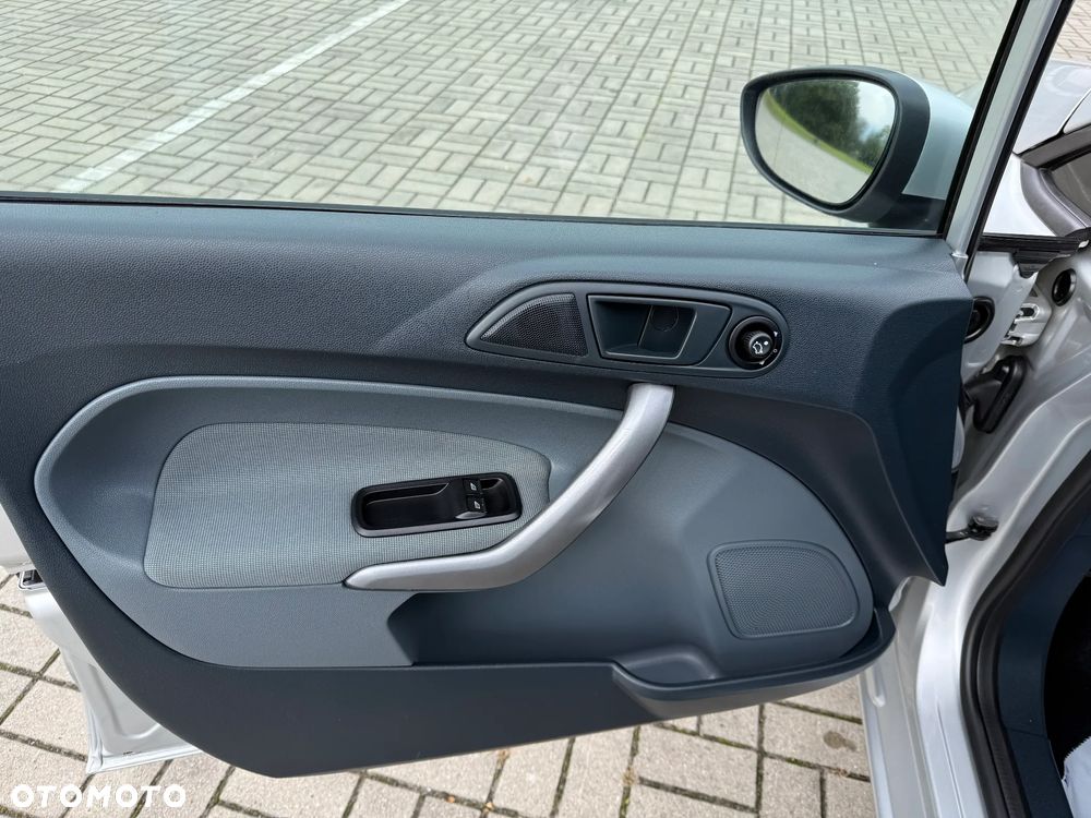Ford Fiesta 1.25 Ambiente - 31