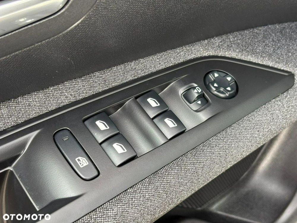 Peugeot 3008 1.2 PureTech Active S&S EAT6 - 16