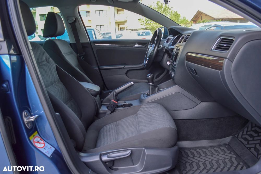 Volkswagen Jetta 2.0 TDI Comfortline - 18