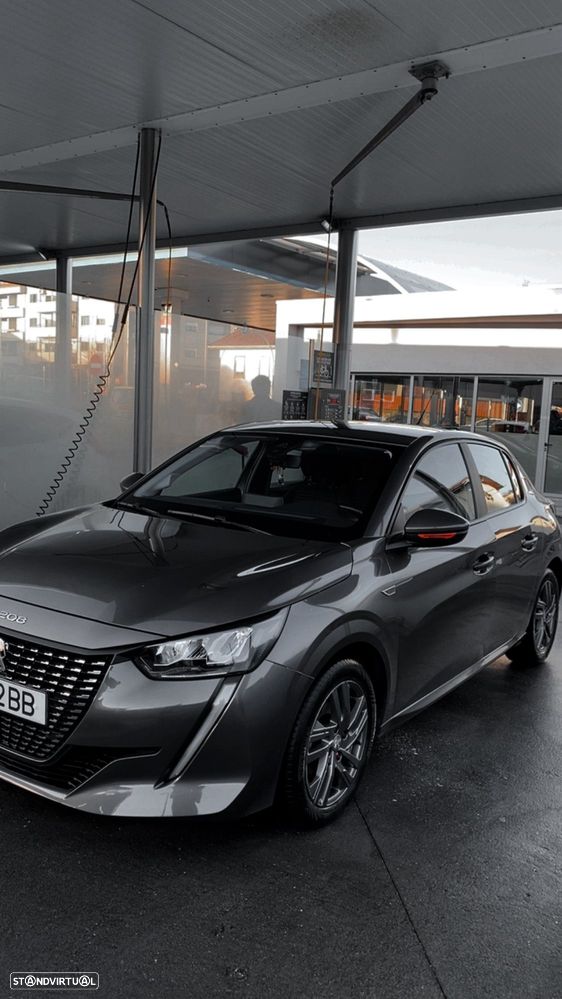 Peugeot 208 - 1