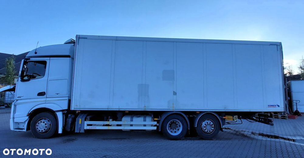 Mercedes-Benz ACTROS MP4 - 8