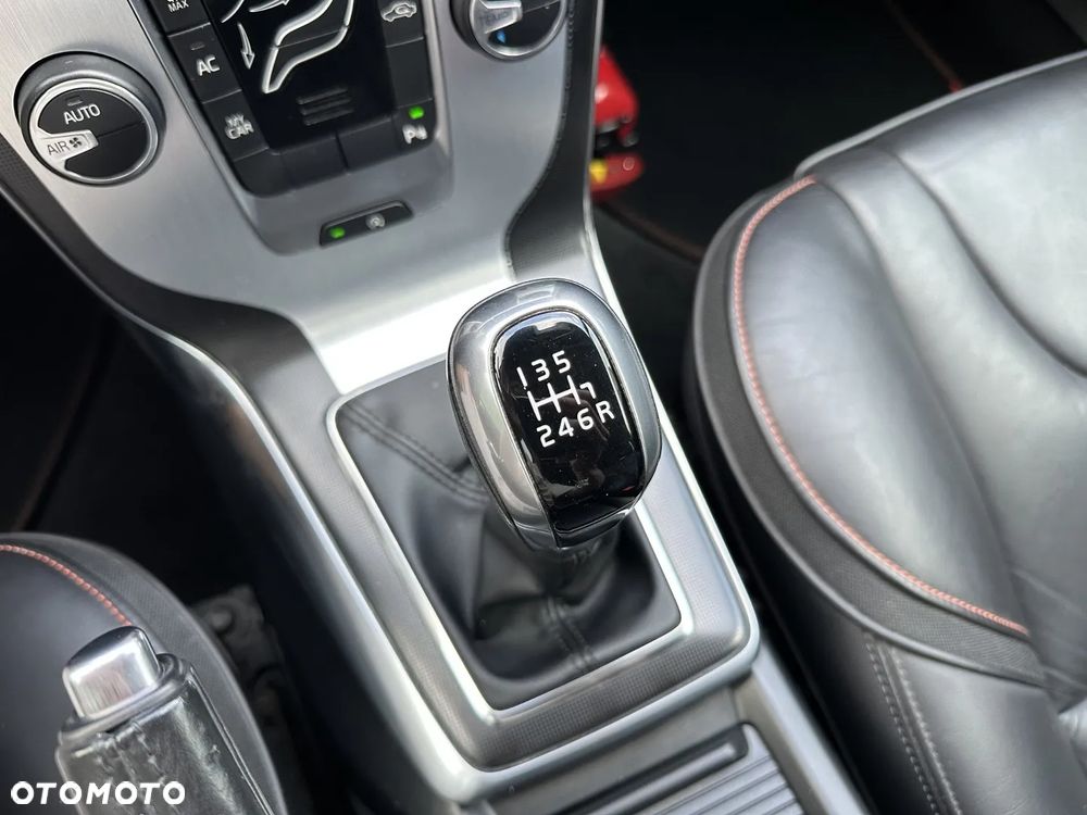 Volvo V40 Cross Country D2 Drive-E Ocean Race - 18