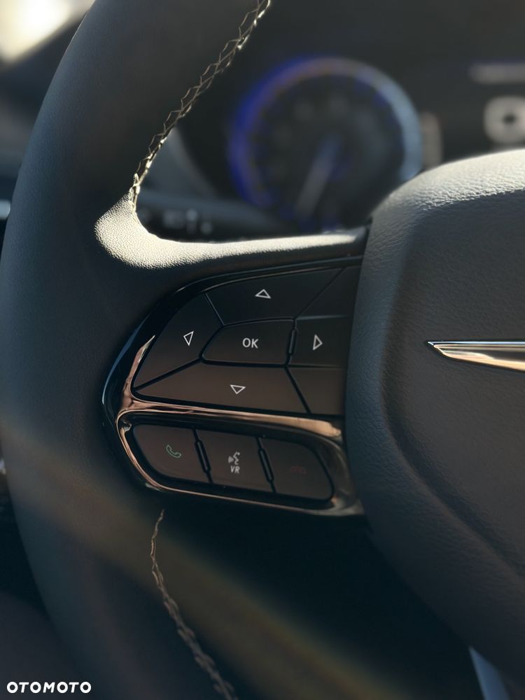 Chrysler Pacifica - 16