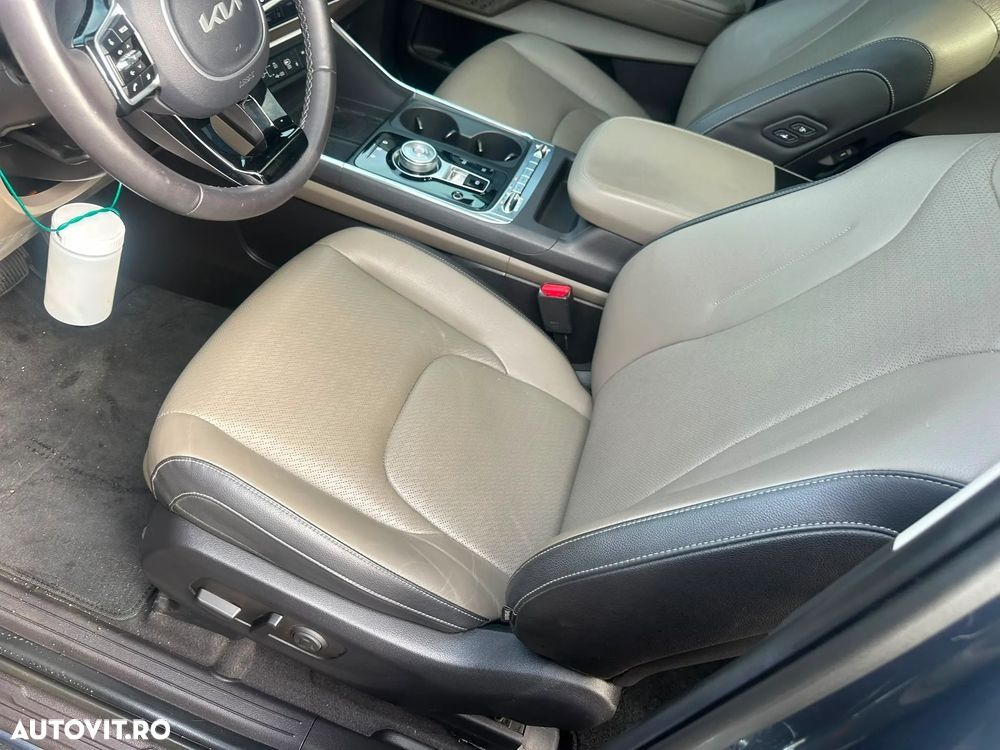 Kia Carnival - 14