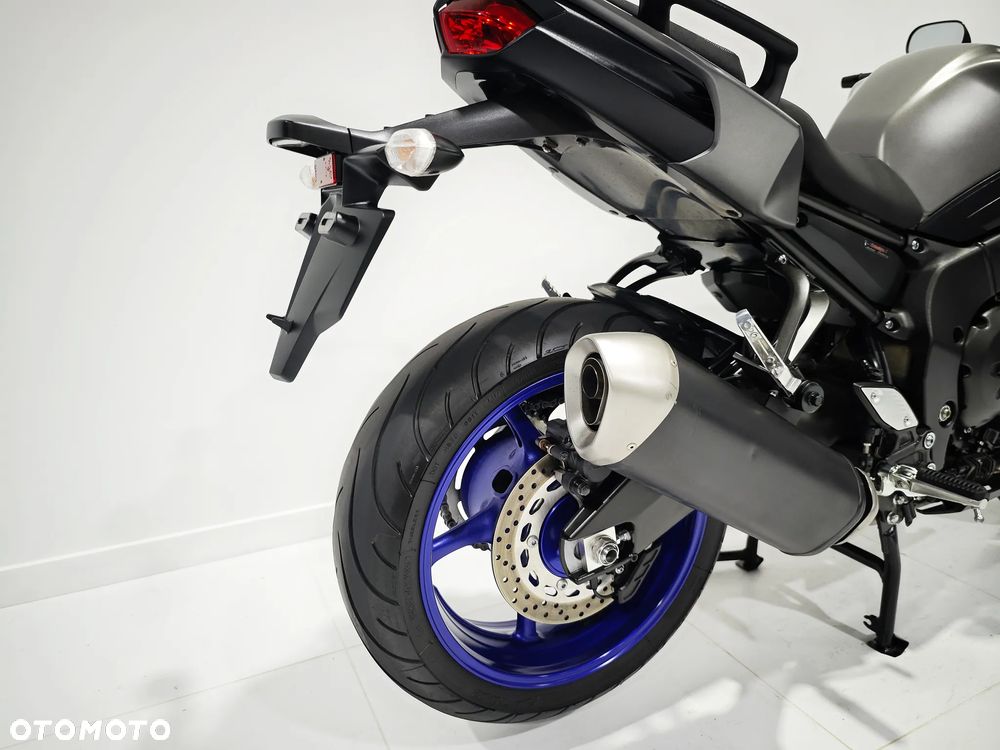 Yamaha FZ - 13