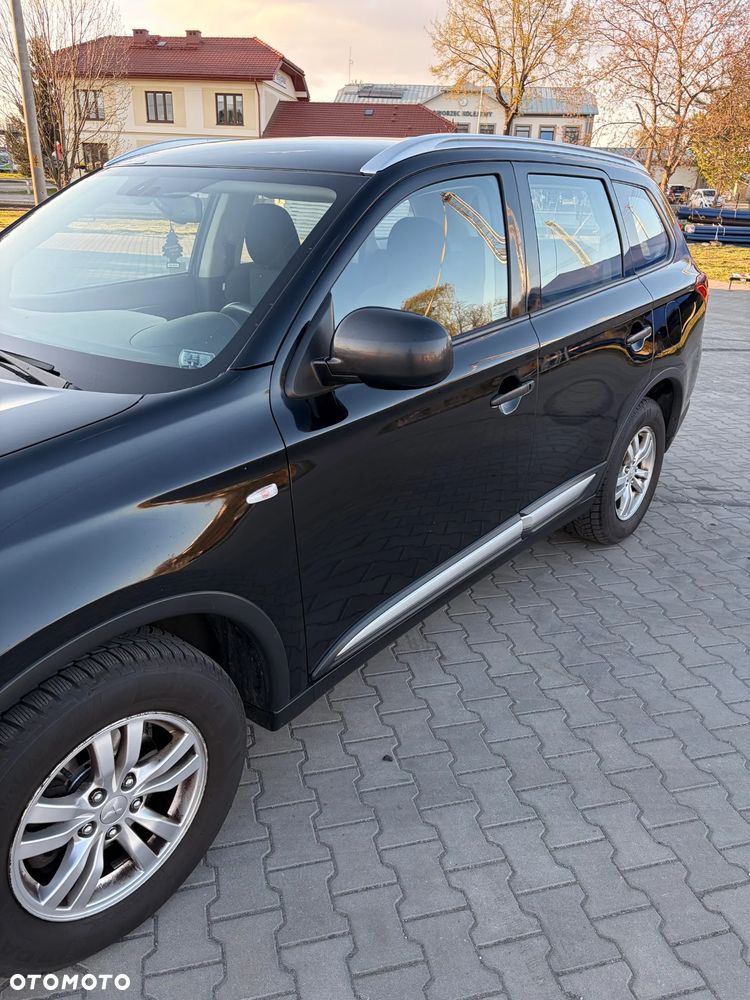 Mitsubishi Outlander 2.0 Invite + 2WD - 3