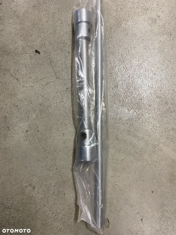 Klucz do kół naczepy - 2