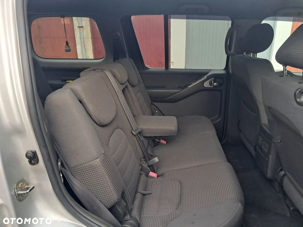 Nissan Pathfinder 2.5 DCi Comfort / XE - 10