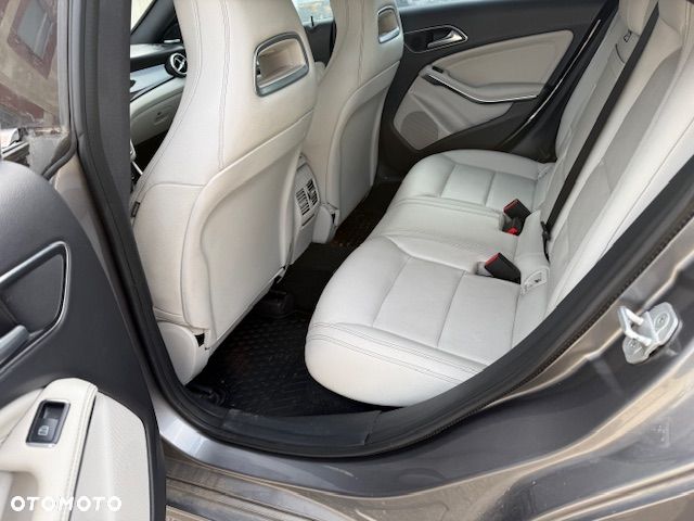 Mercedes-Benz CLA 250 7G-DCT - 6