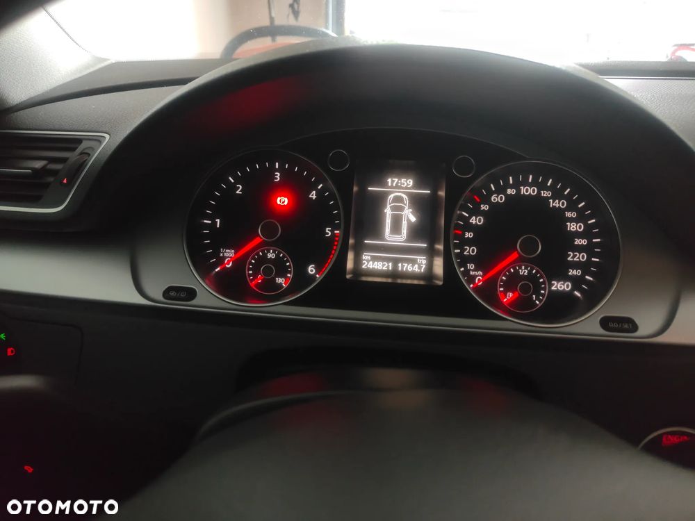 Volkswagen Passat 1.6 TDI Comfortline - 5