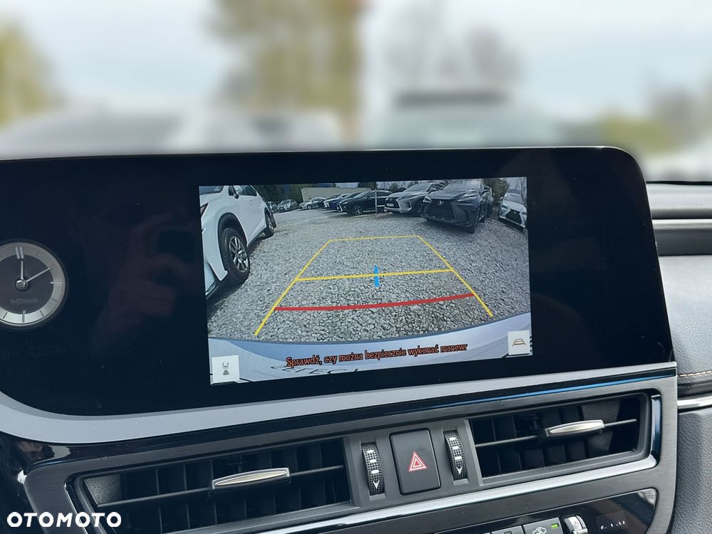 Lexus ES 300h Business Edition - 22