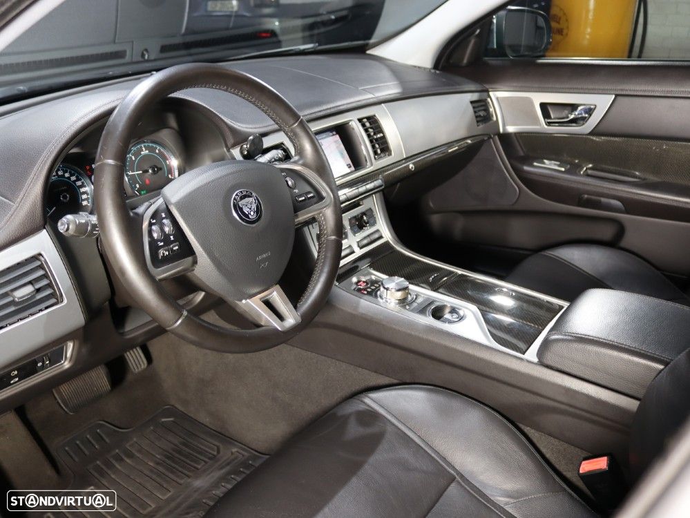 Jaguar XF 2.2 D Premium Luxury - 7