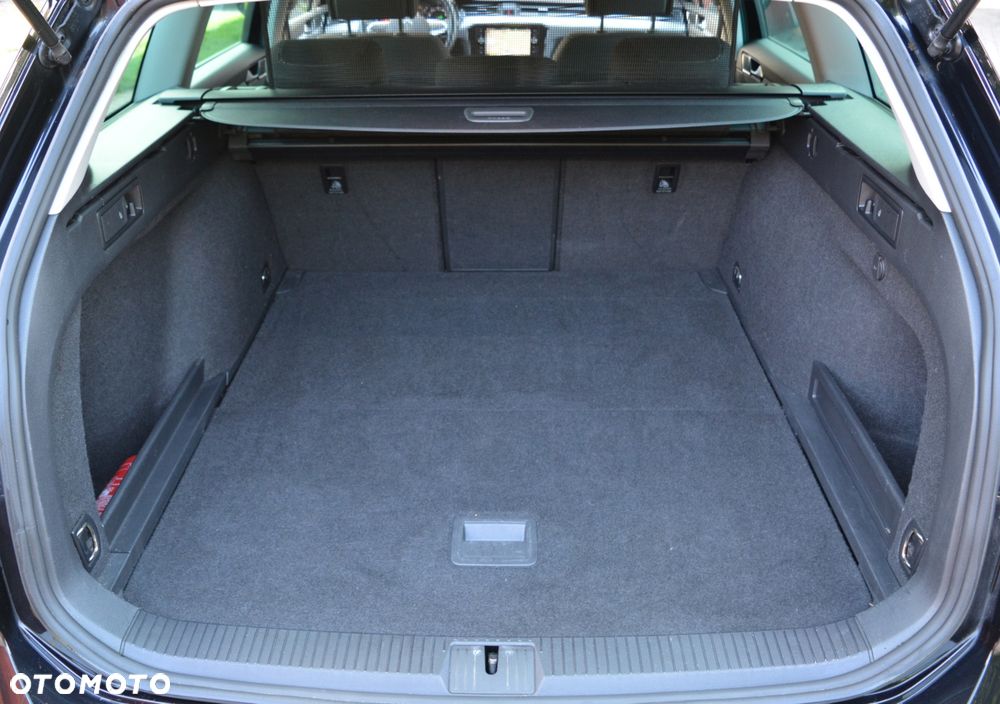 Volkswagen Passat 2.0 TDI SCR DSG Business - 23