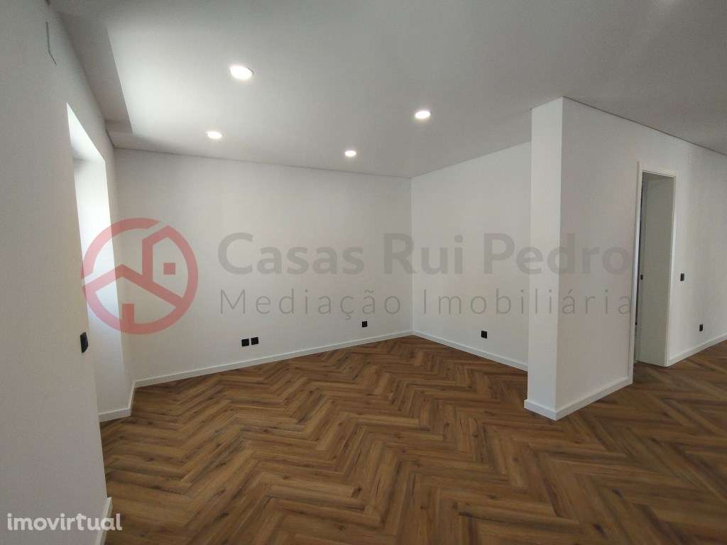 Moradia T3 Totalmente Reconstruída no Centro de Almada - Grande imagem: 5/49