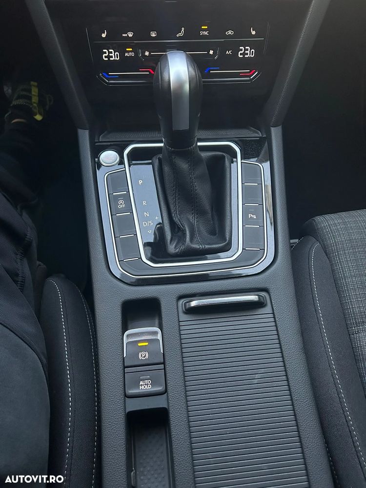 Volkswagen Passat Variant 2.0 TDI SCR DSG Comfortline - 12