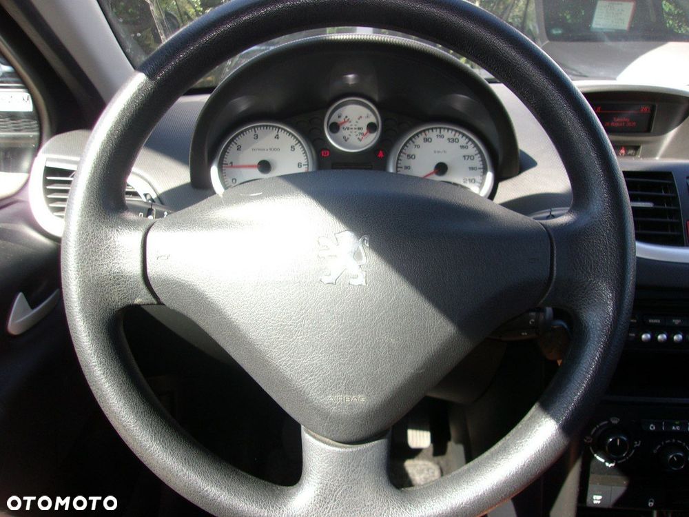 Peugeot 207 - 16
