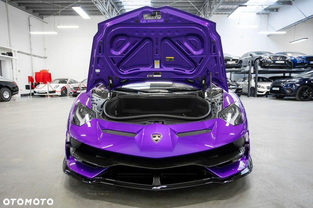Lamborghini Aventador - 24