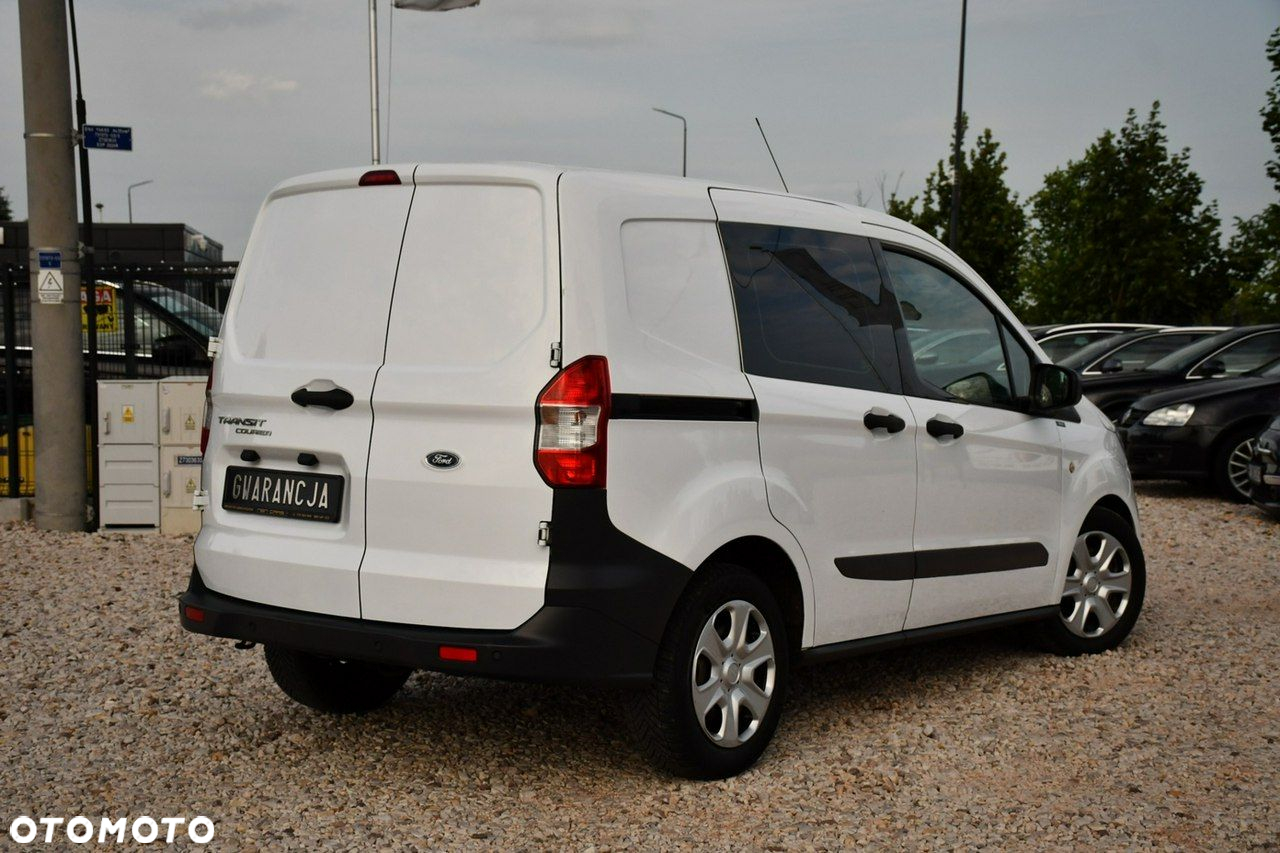 Ford Transit Courier - 22