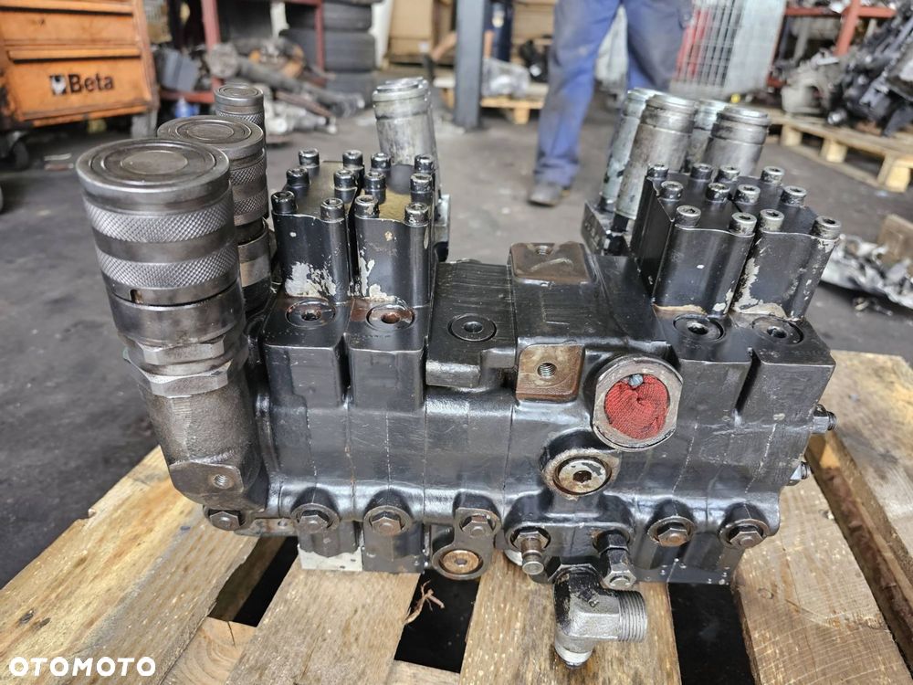 ROZDZIELACZ STEYR 6230 CVT T7 PUMA - 5