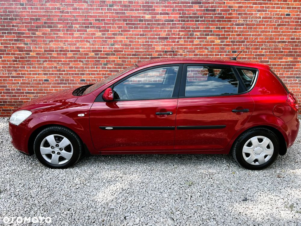 Kia Ceed - 37