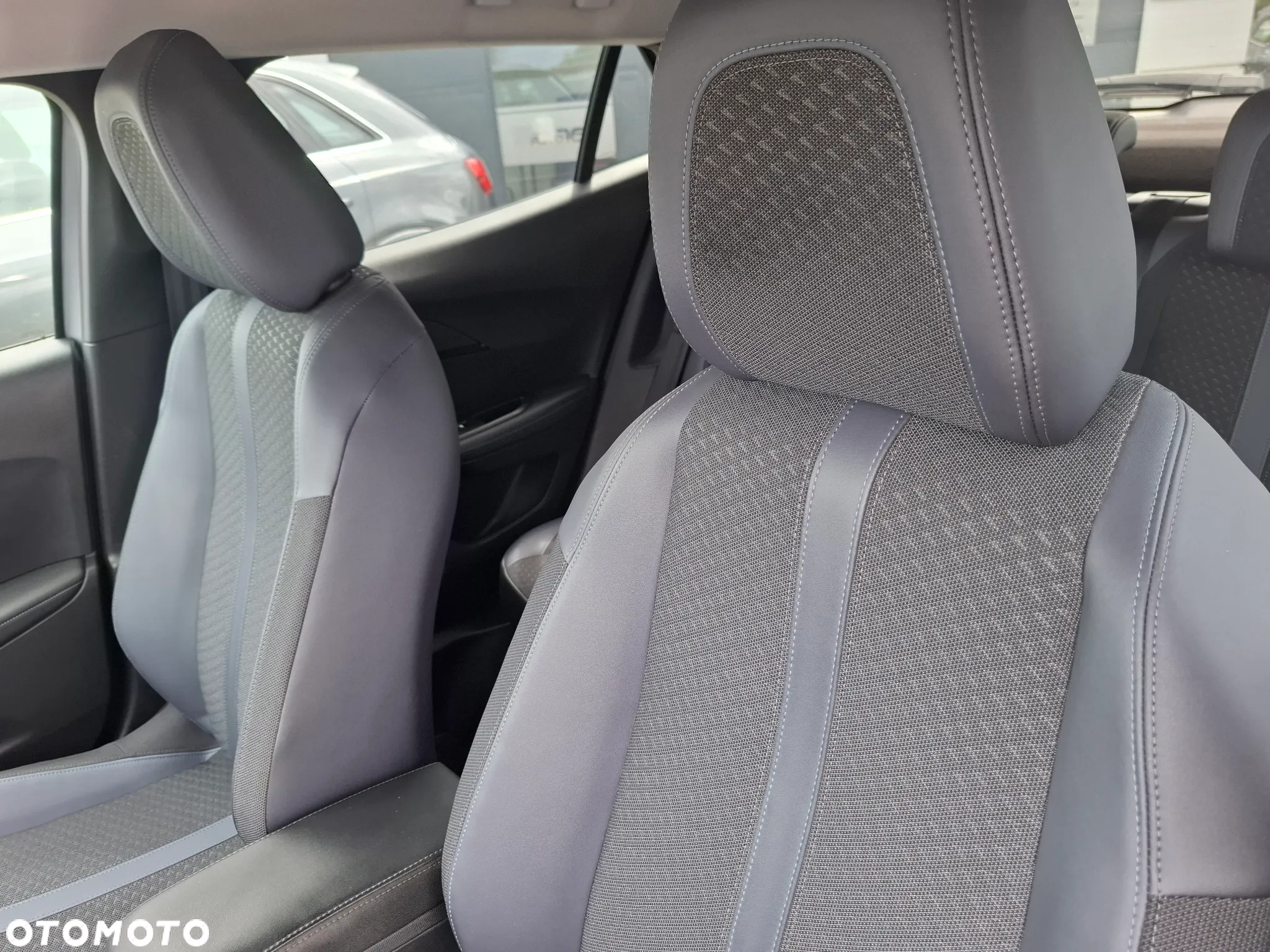 Peugeot 2008 1.2 PureTech Allure Pack S&S - 22