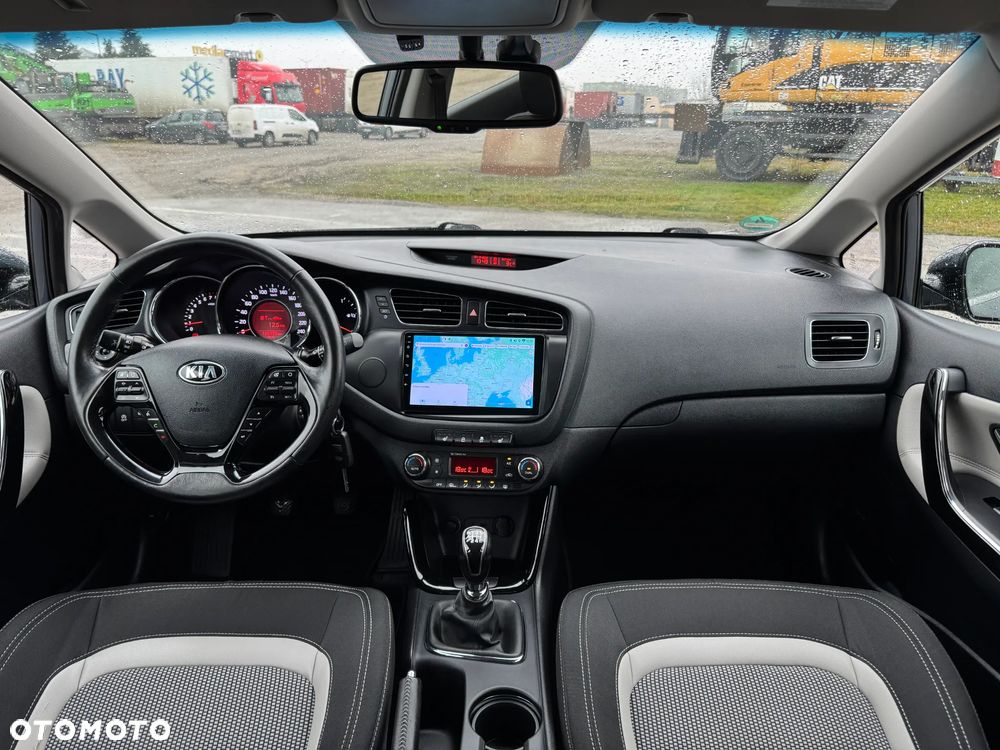 Kia Ceed 1.6 GDI Dream-Team Edition - 2