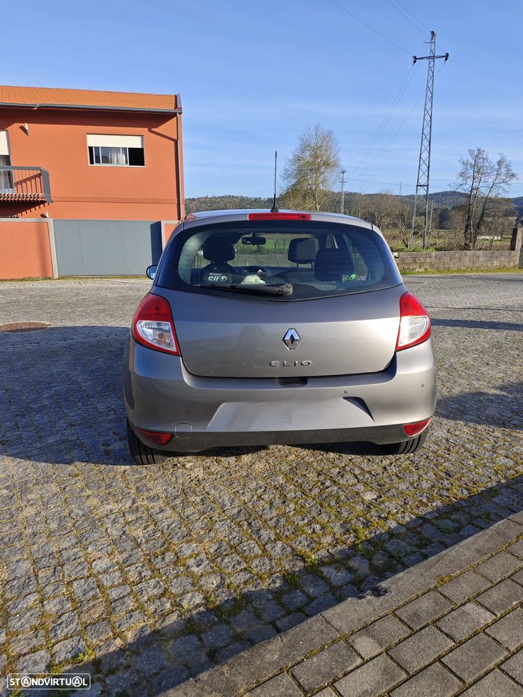 Renault Clio 1.5 dCi Dynamique S - 4